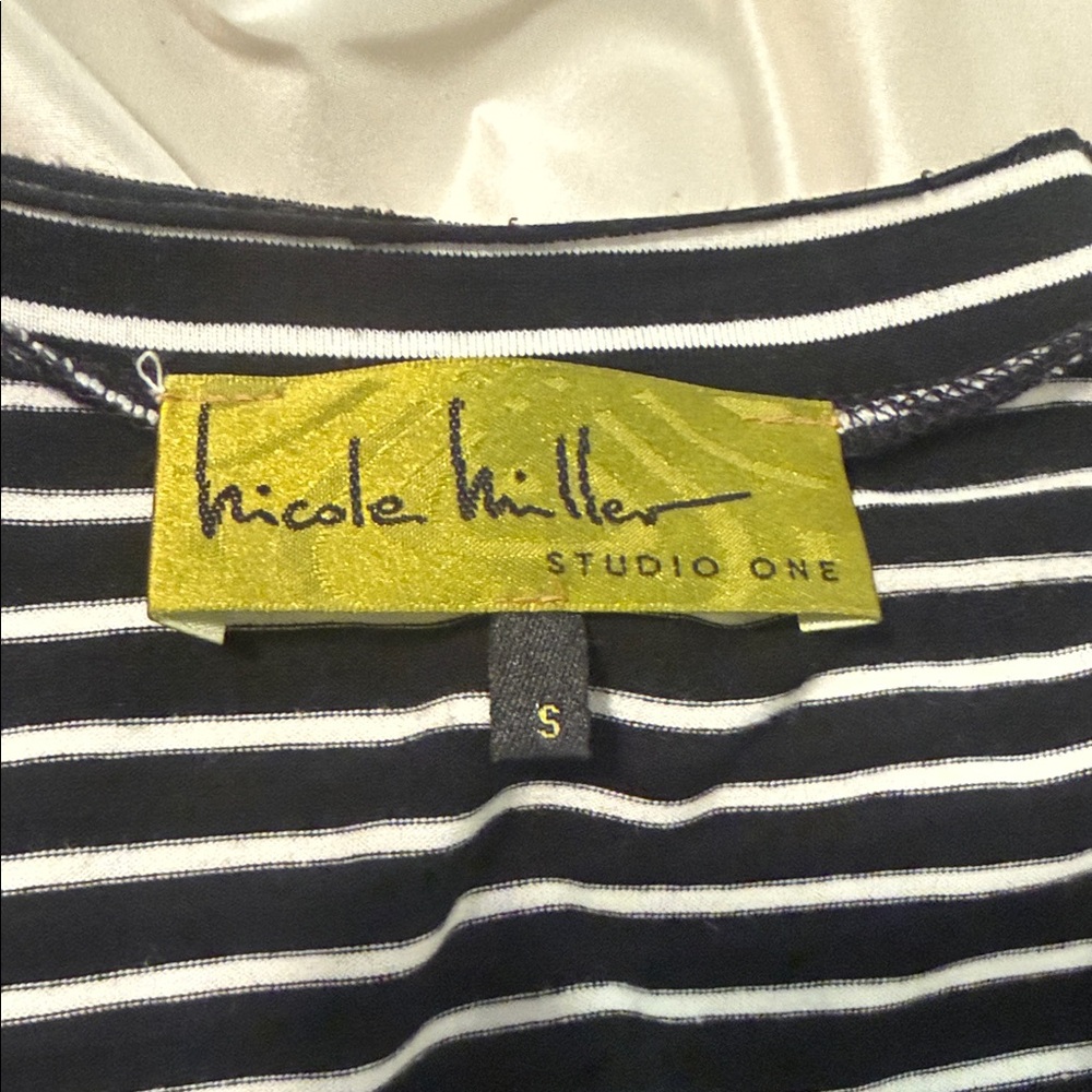 Nicole Miller Black and White Striped Midi Dress. Very flattering - Picture 3 of 5